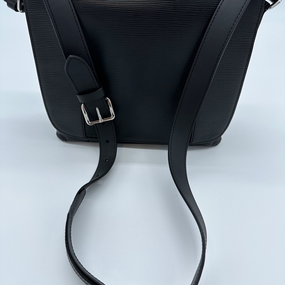 Louis Vuitton Harrington PM Messenger Epi Leather Noir Brand New with Tags - Picture 12 of 16